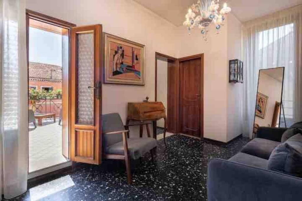 Ca' Pesaro Rooftop Terrace Apartment. Apartamento *