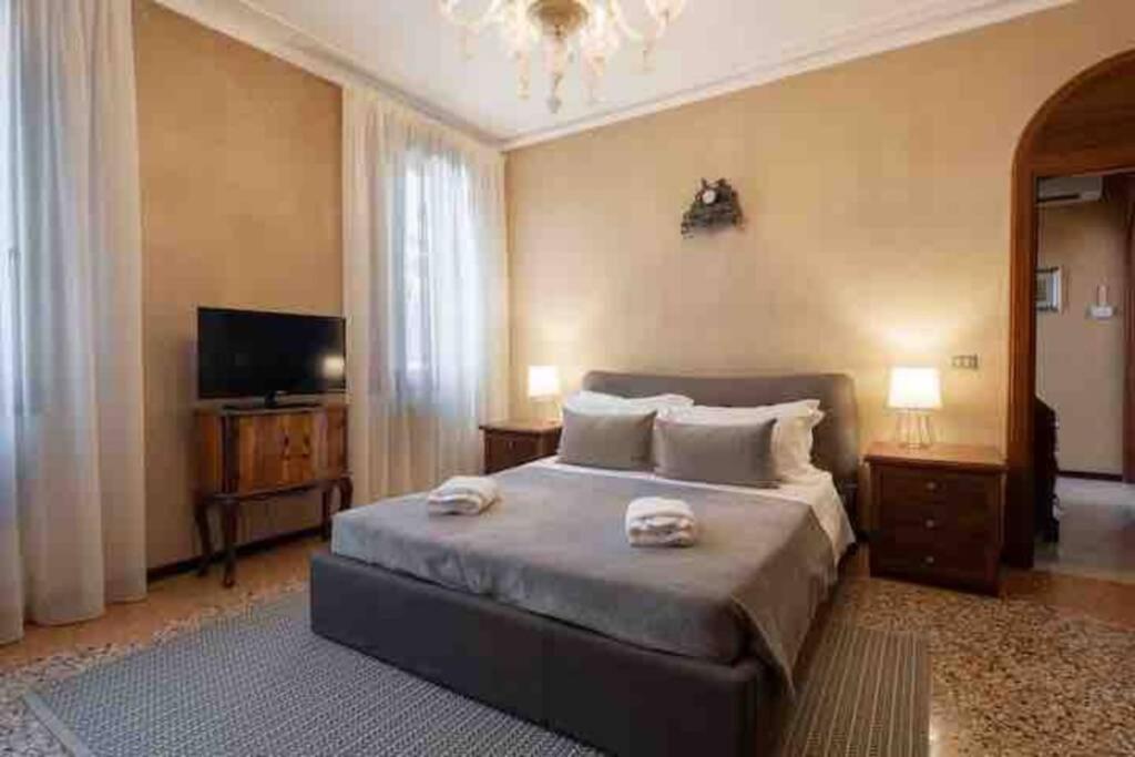 Ca' Pesaro Rooftop Terrace Apartment. * Veneza