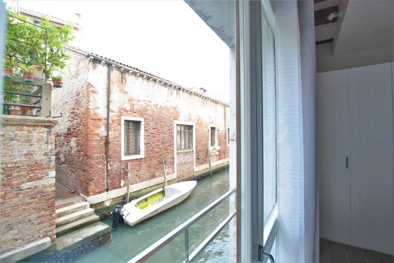 Magno Luxury Canal View Apartment *