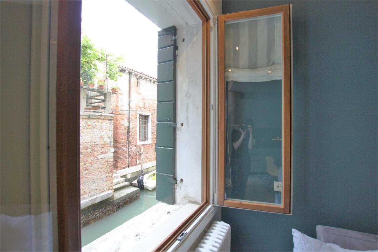 Apartment Magno Luxury Canal View Venice