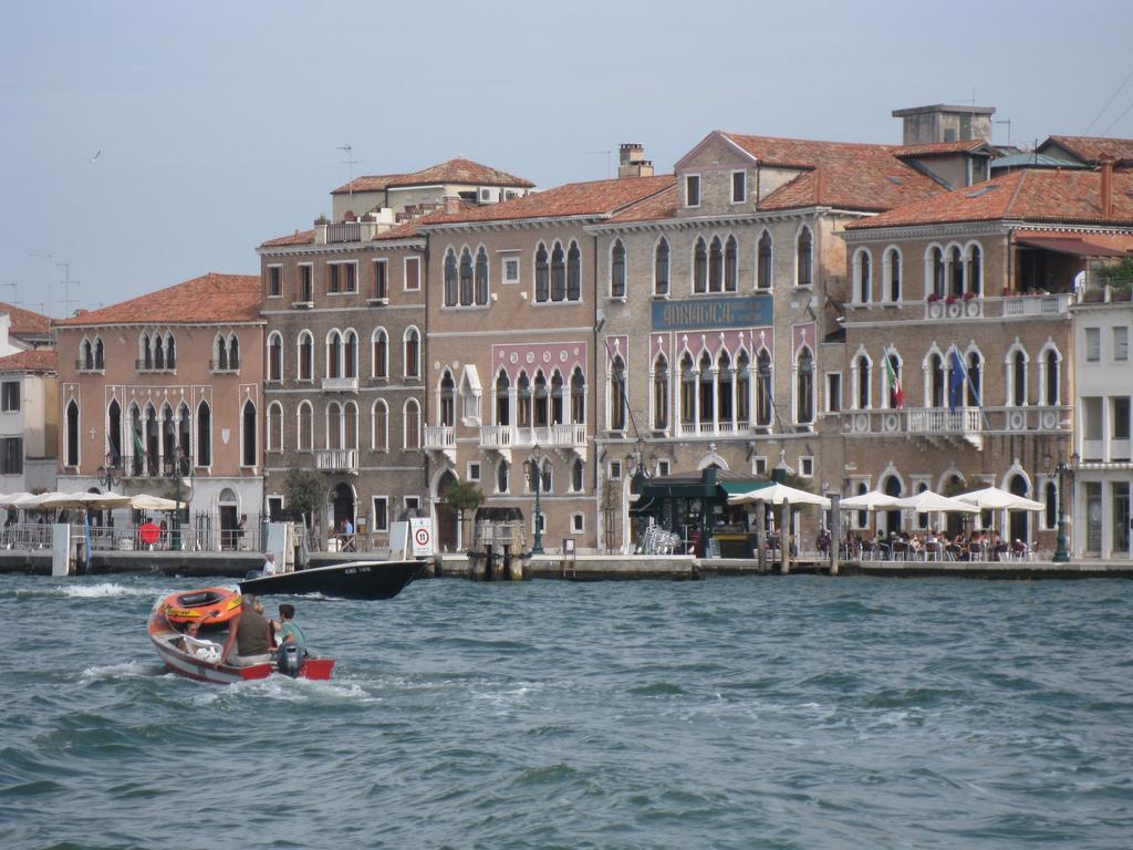 Giardini Biennale Wifi Venice