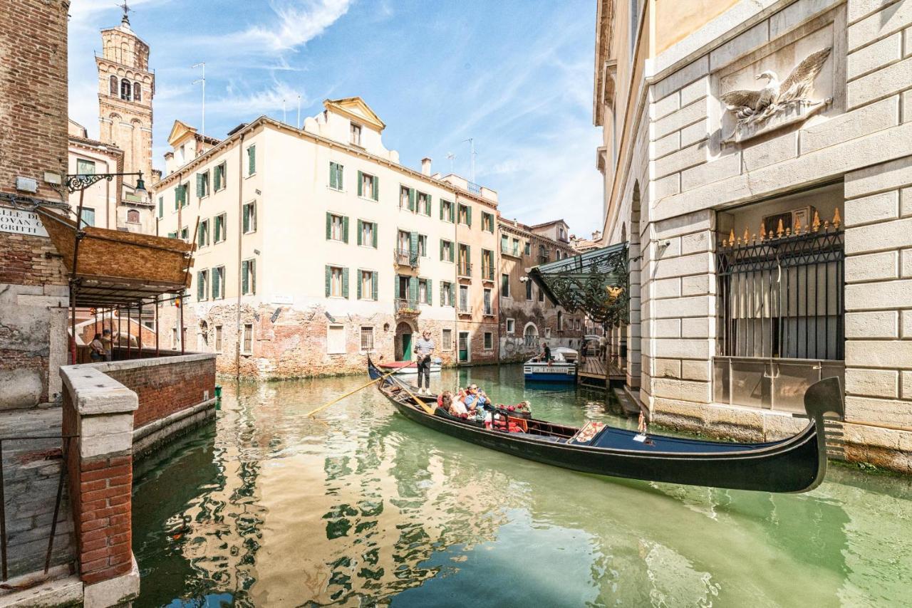 Casanova Fenice - Canal View Apartment Venice