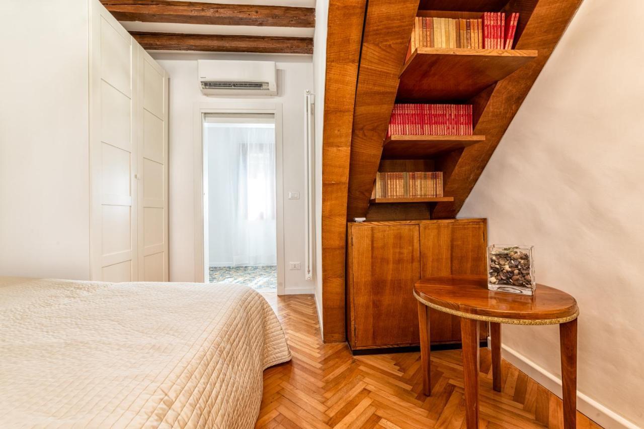 Casanova Fenice - Canal View Apartment Venice