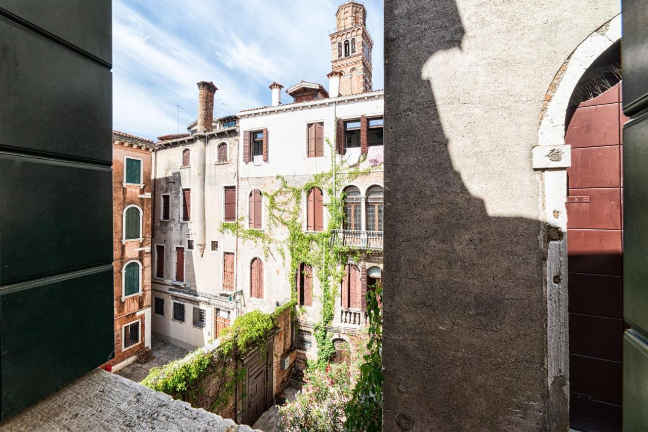 Casanova Fenice - Canal View Apartment Venice