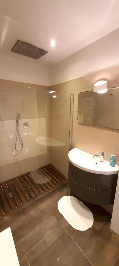 Elisabeth Waterfront Apartment Venice