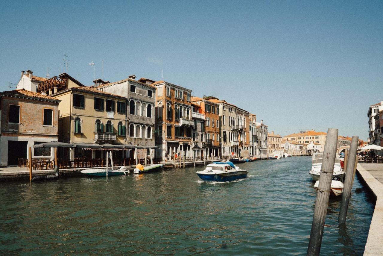 Casa de férias Palazzo Veneziano Direct At The Canal With Roof Terrace Veneza