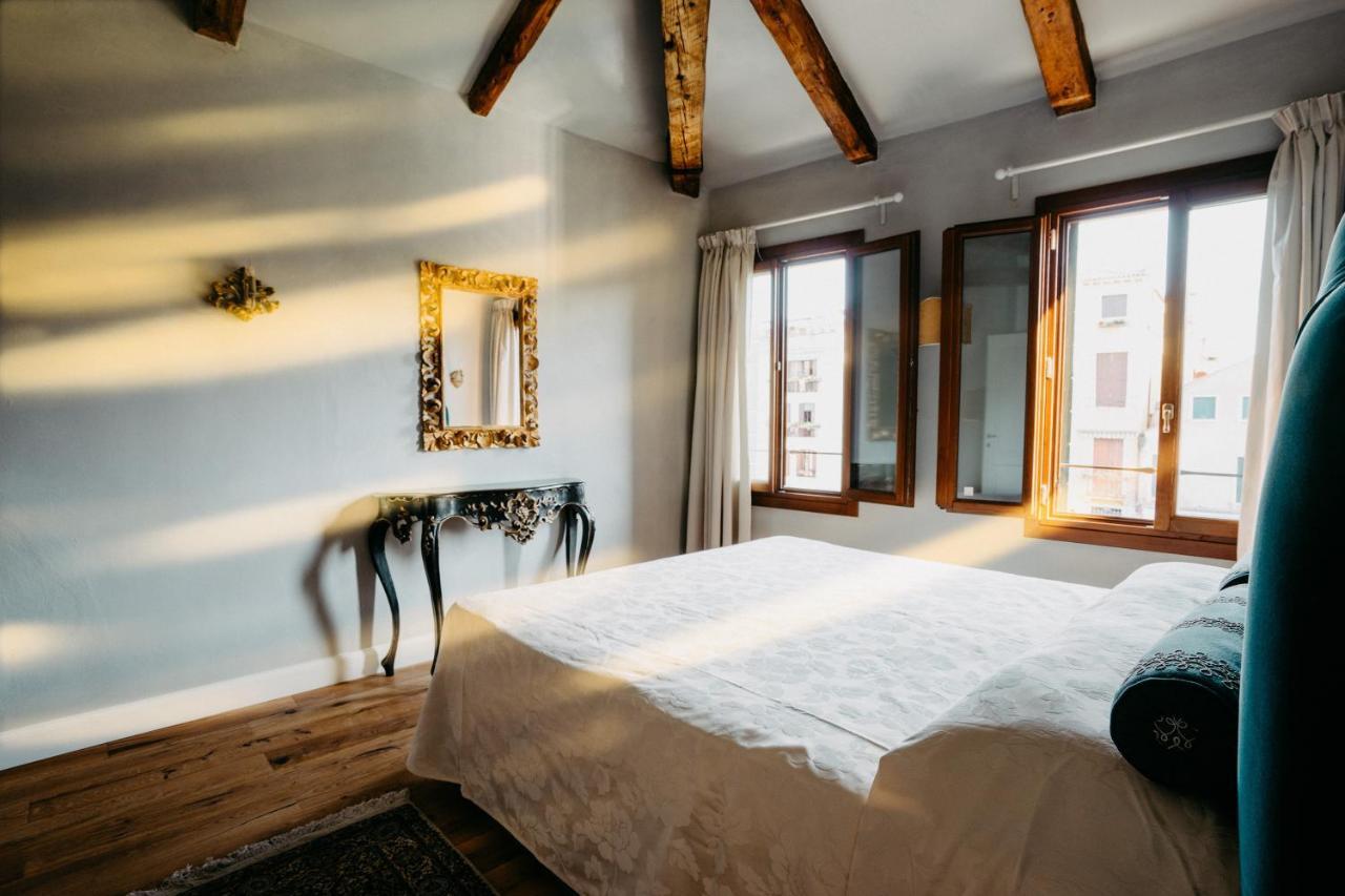 Casa de férias Palazzo Veneziano Direct At The Canal With Roof Terrace