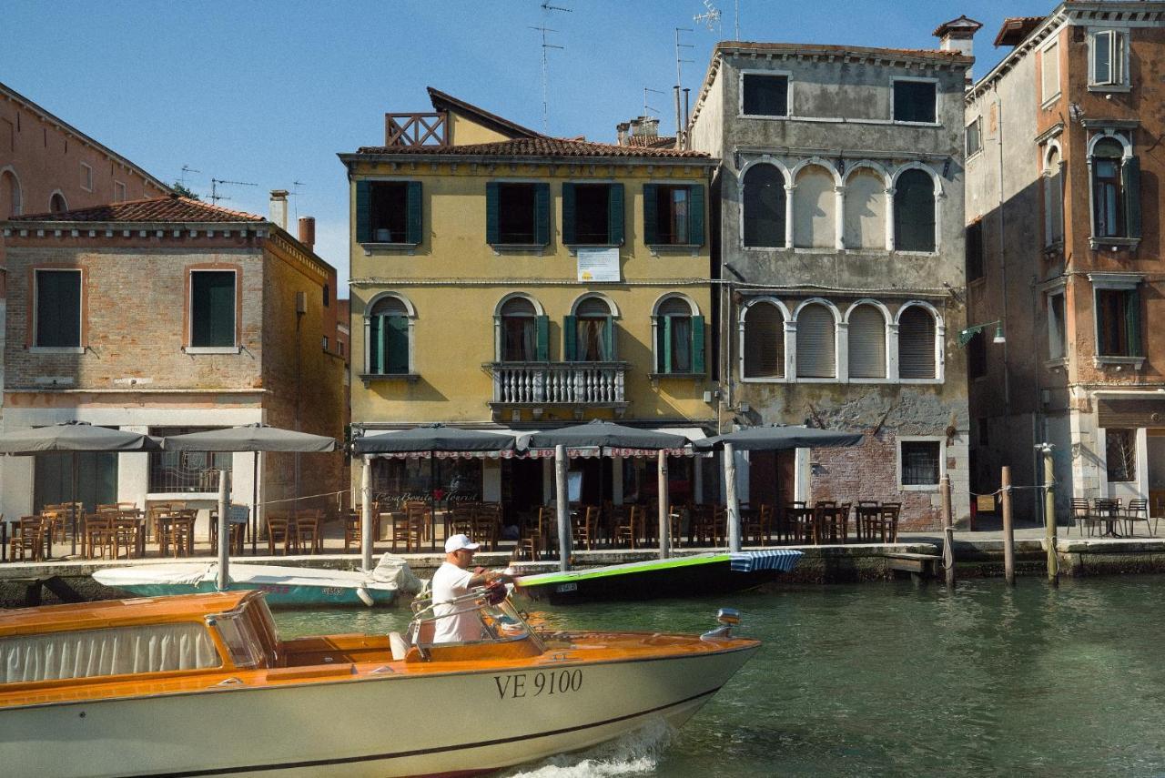Casa de férias Palazzo Veneziano Direct At The Canal With Roof Terrace Veneza