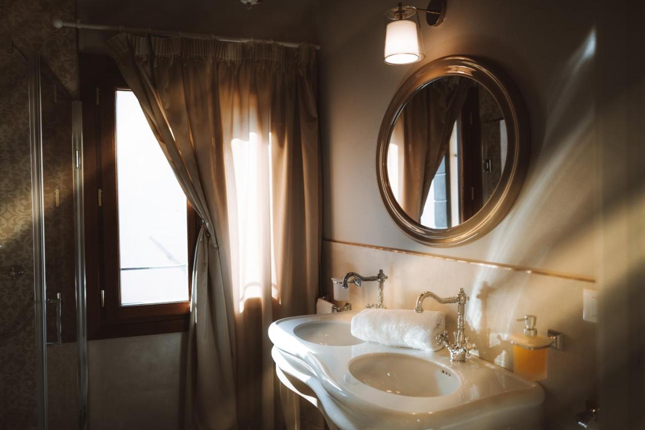Palazzo Veneziano Direct At The Canal With Roof Terrace * Veneza