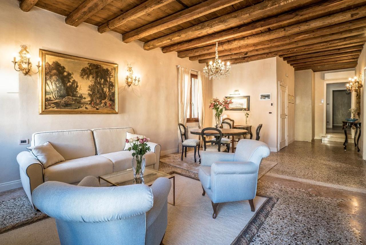 Casa de férias Palazzo Veneziano Direct At The Canal With Roof Terrace
