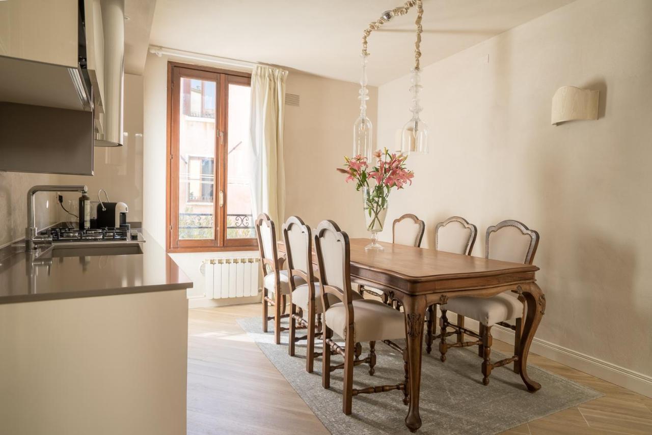 Palazzo Veneziano Direct At The Canal With Roof Terrace Veneza