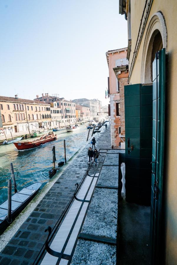 Casa de férias Palazzo Veneziano Direct At The Canal With Roof Terrace *