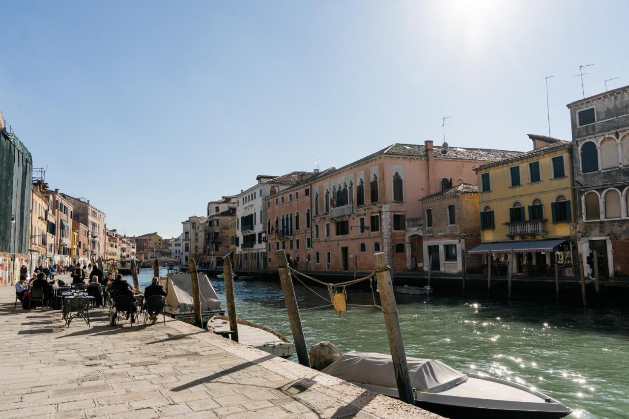 Casa de férias Palazzo Veneziano Direct At The Canal With Roof Terrace