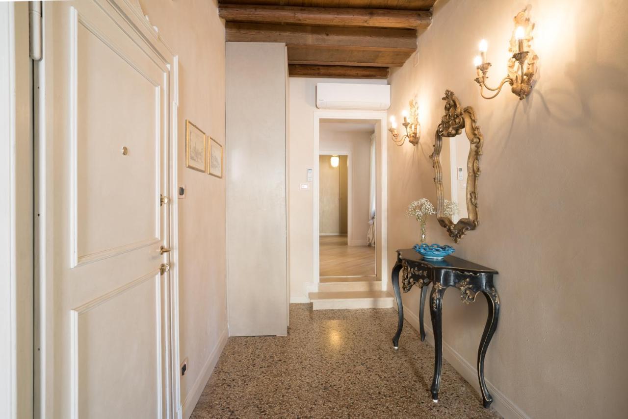 Casa de férias Palazzo Veneziano Direct At The Canal With Roof Terrace