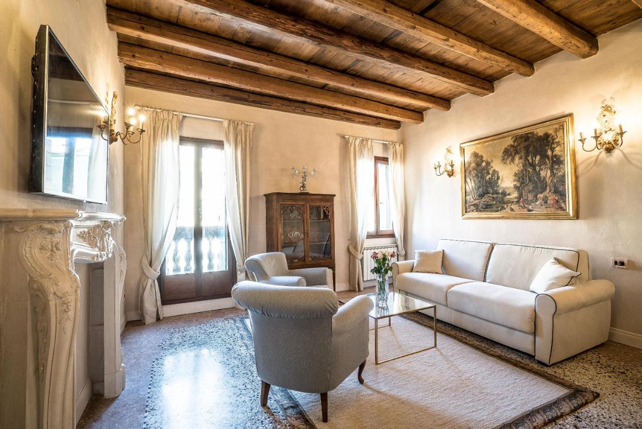 Casa de férias Palazzo Veneziano Direct At The Canal With Roof Terrace Veneza
