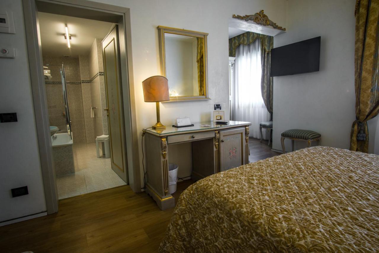 Hotel Carlton On The Grand Canal 4*