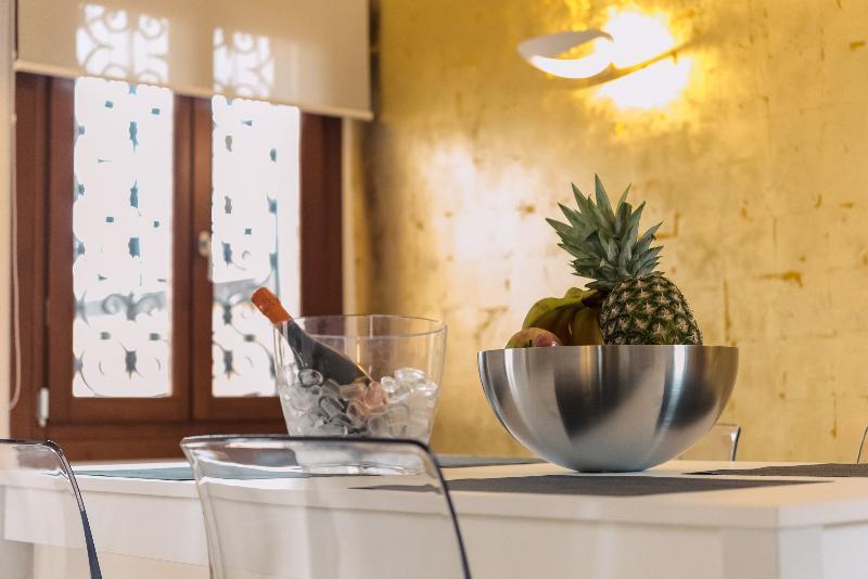 Charming Palace Corte Del Teatro Aparthotel