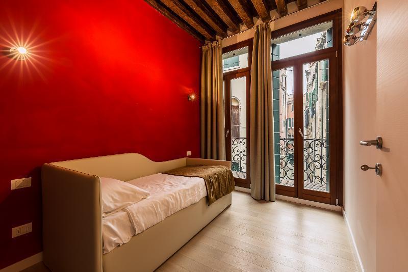 Aparthotel Charming Palace Corte Del Teatro 3*