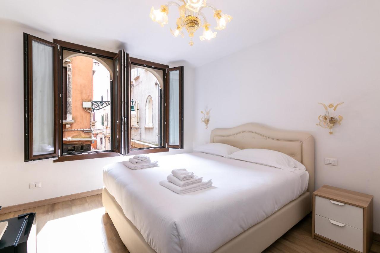 Rialto 707 Bed & Breakfast 2*