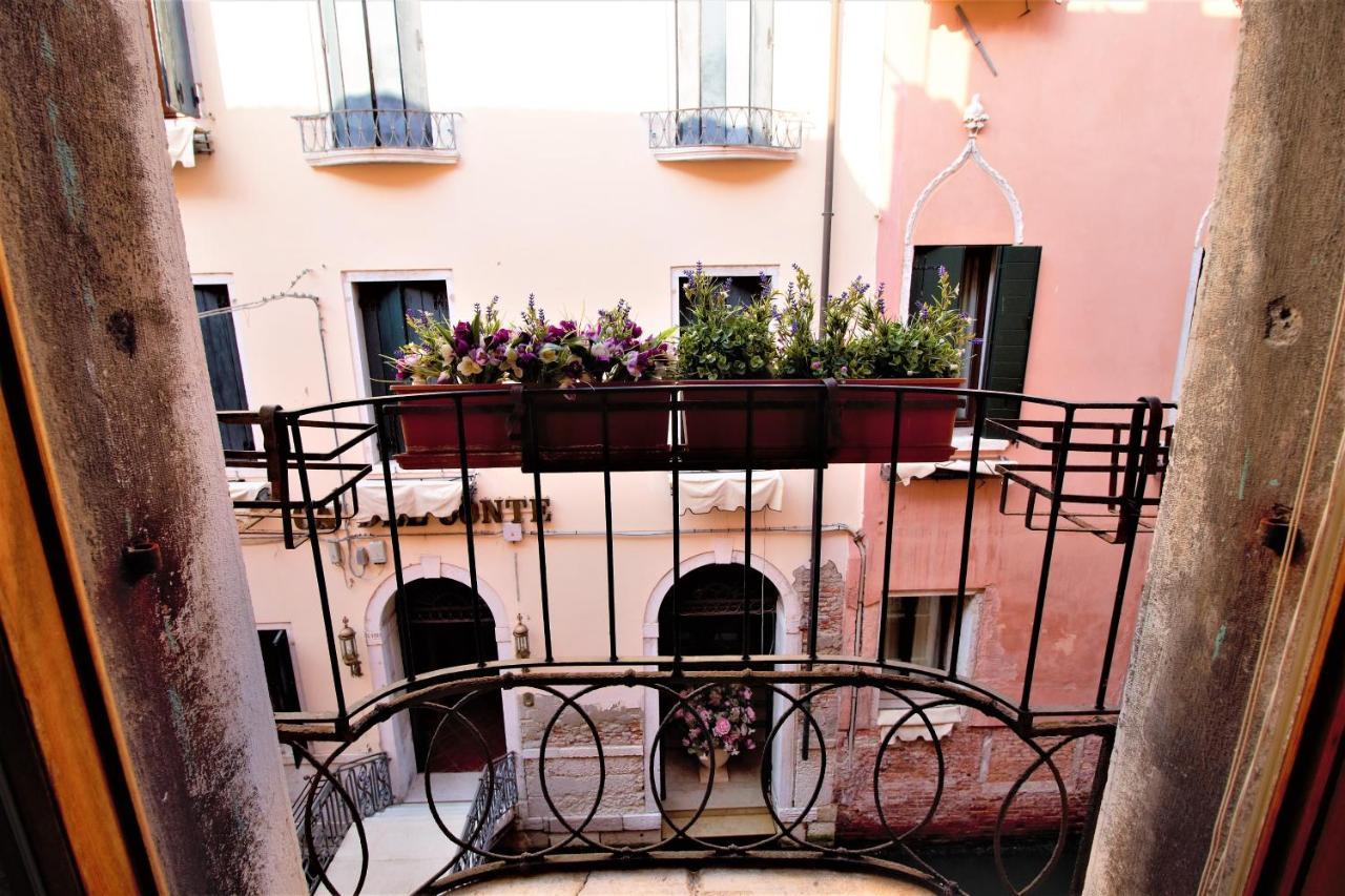 Charming Canal View San Marco Apartment