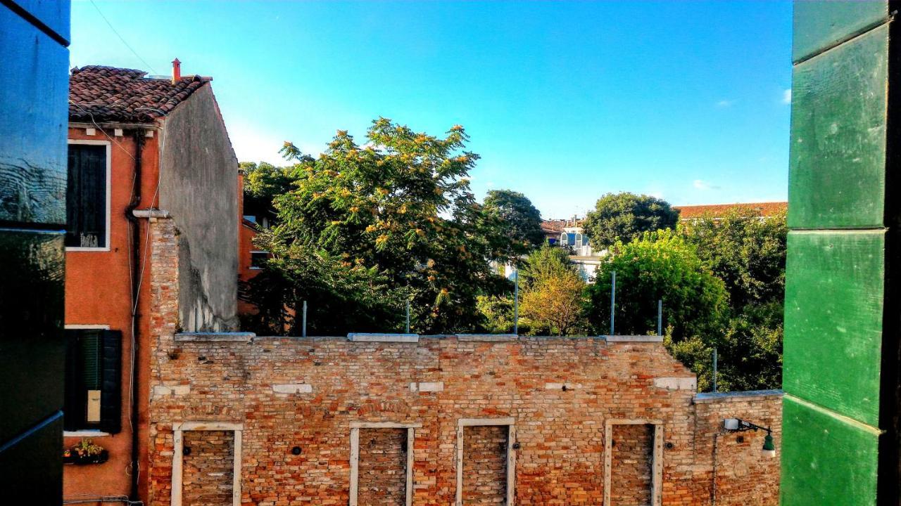 1749 Venicemar Apartment
