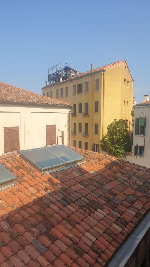 Snc1018 Modern Boutique * Venice