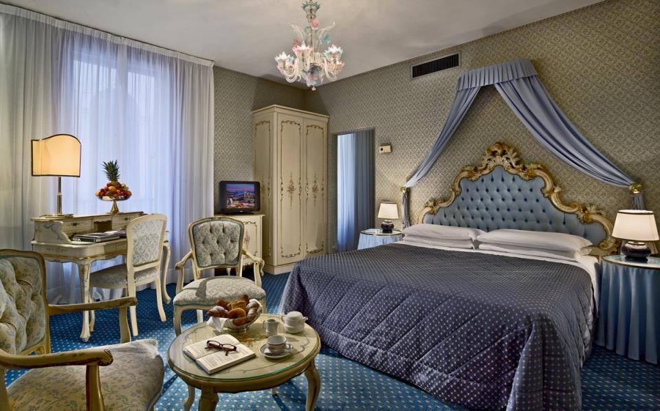 Rialto Hotel