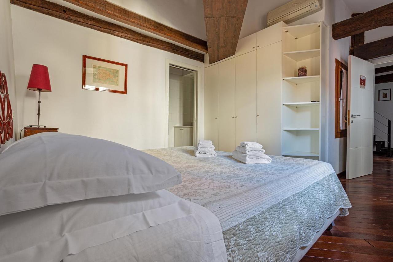Apartment Rialto Canal View