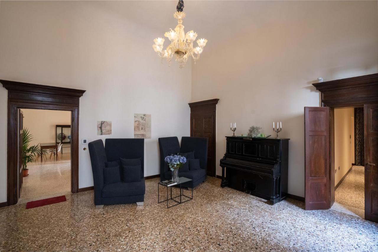 Ca Longo Palace