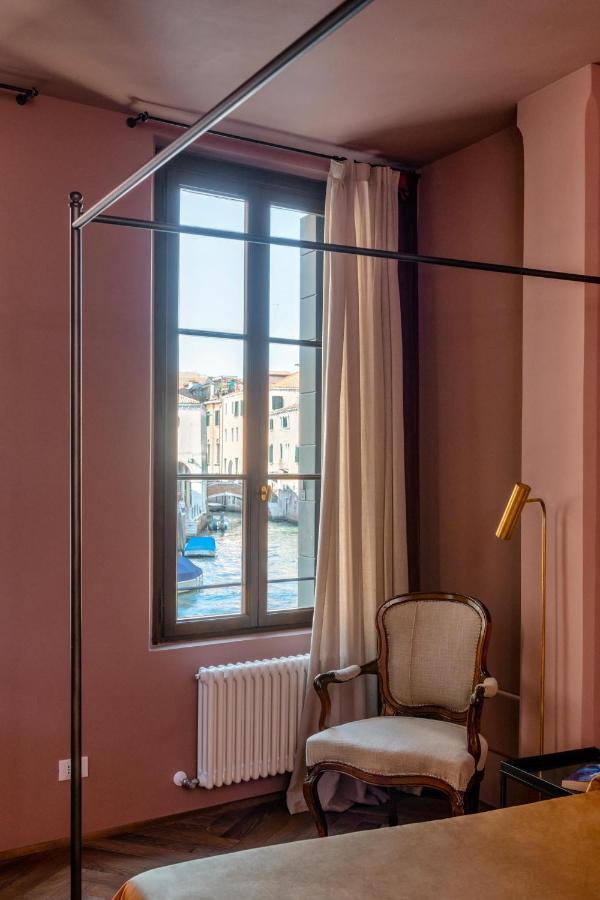 Velvet Canal View *