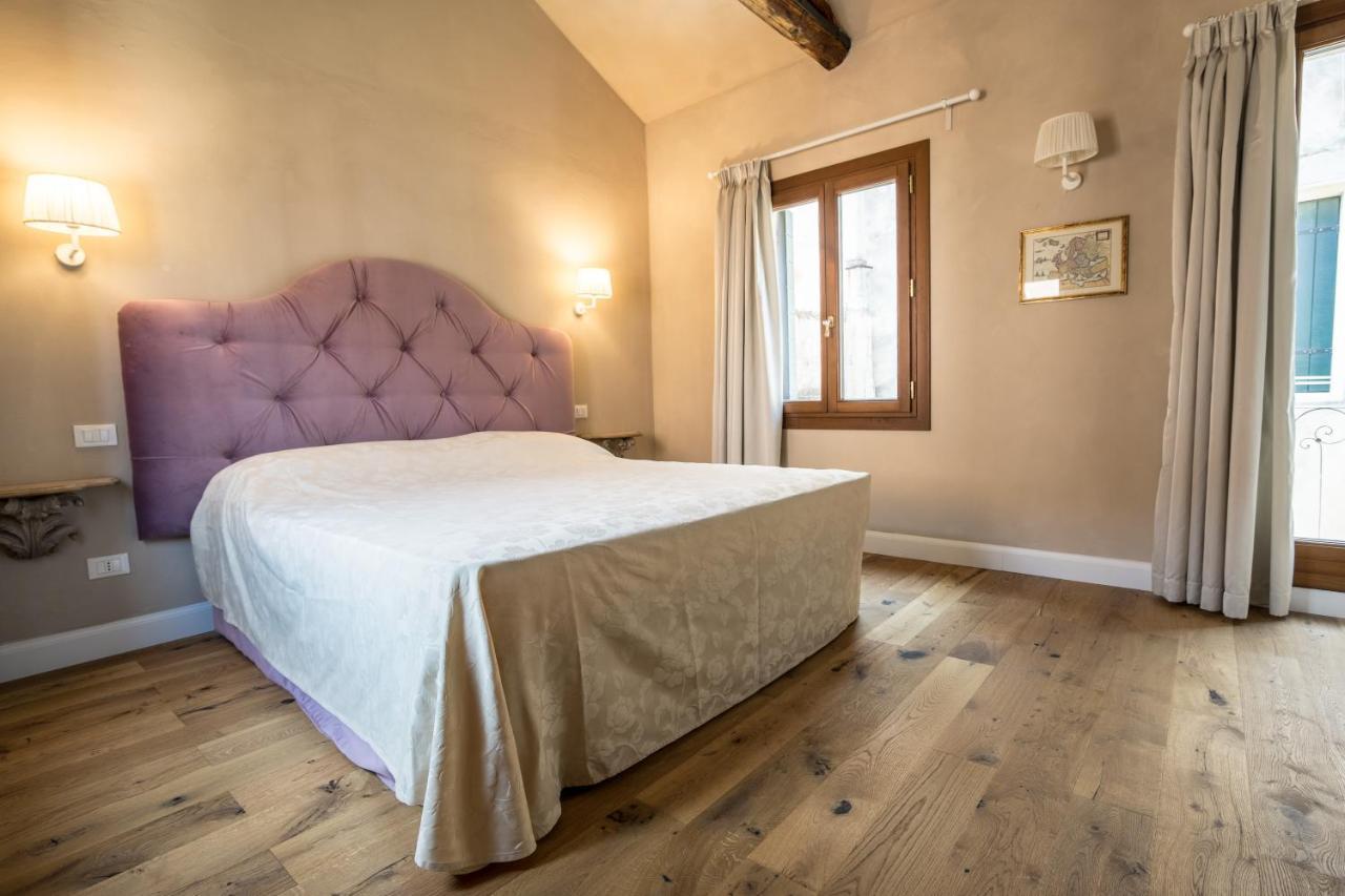 Casa Virginia Direct At The Canal Cannaregio With Own Roof Terrace * Venice