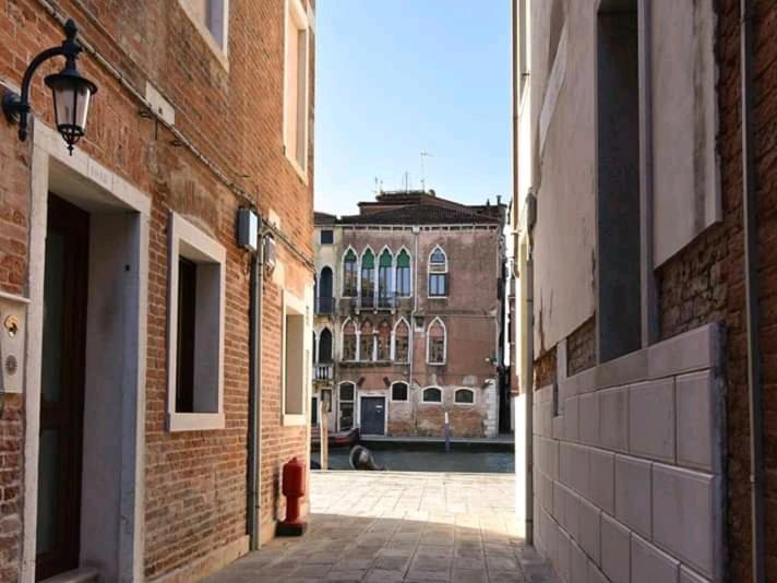 /room With Private Bathroom * Veneza
