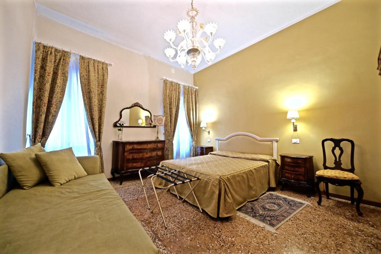 Chandeliers Apartment *