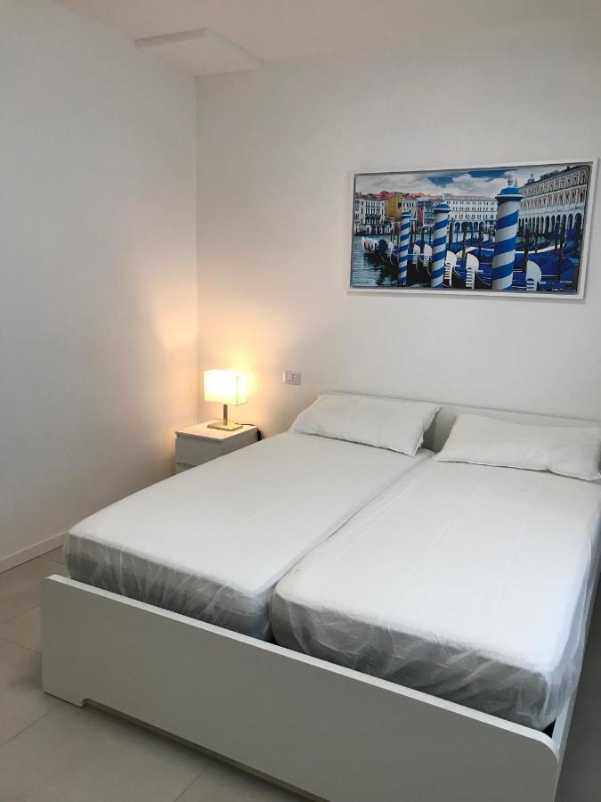 White & Grey Venice Apartments * Veneza