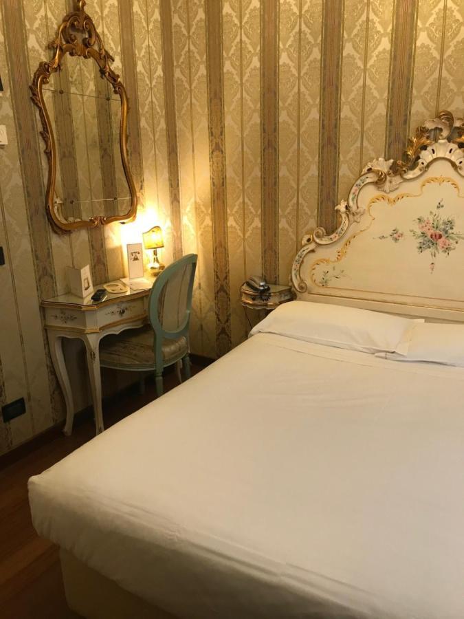 Carlton On The Grand Canal Hotel