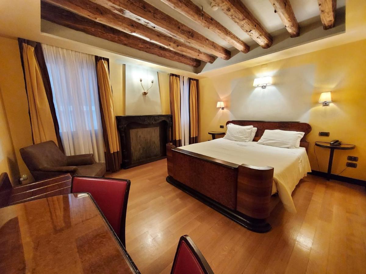 Hotel Saturnia & International