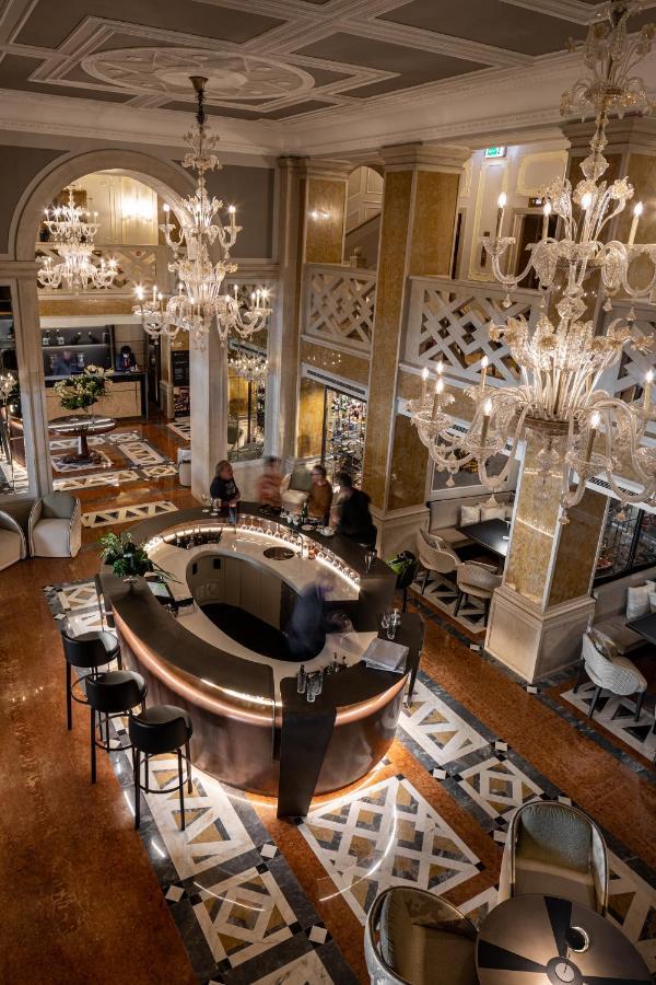 Baglioni Luna - The Leading Of The World