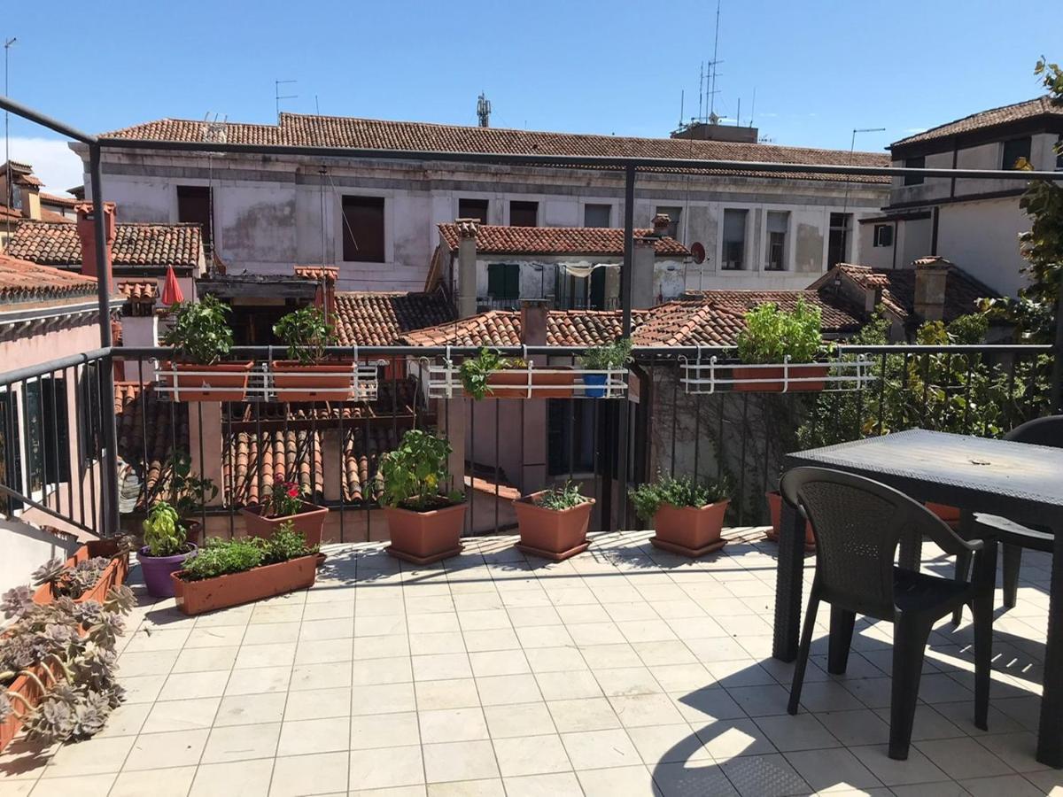 Homes & Holidays Art District Venezia