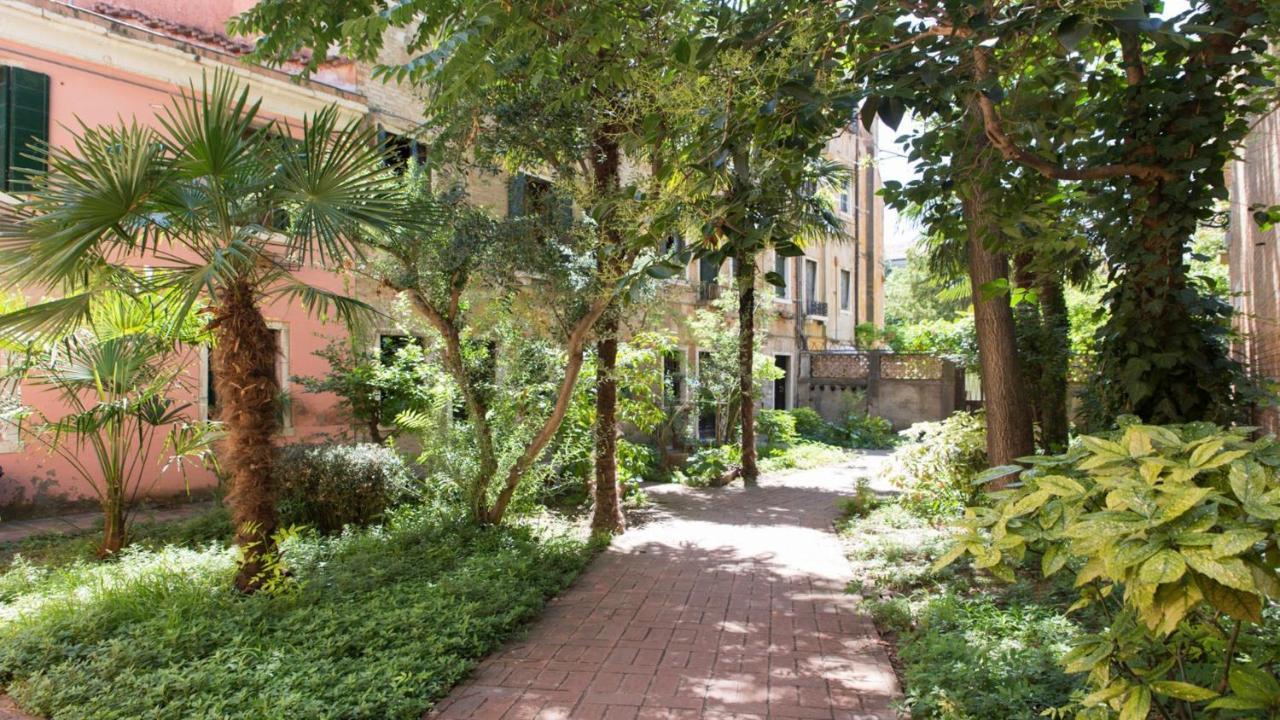 Giardino Segreto * Venice