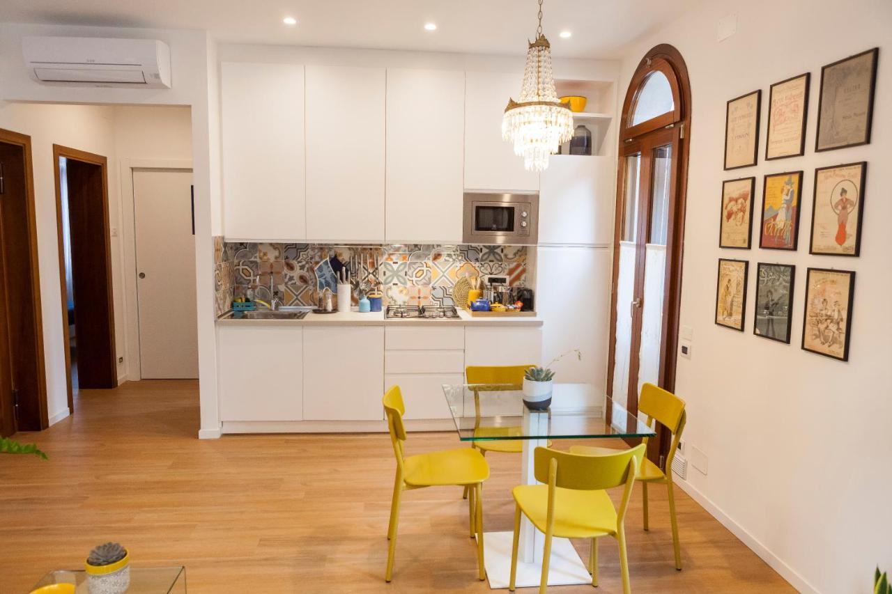 Luxurious And Quiet In The Lively Heart Of Apartment