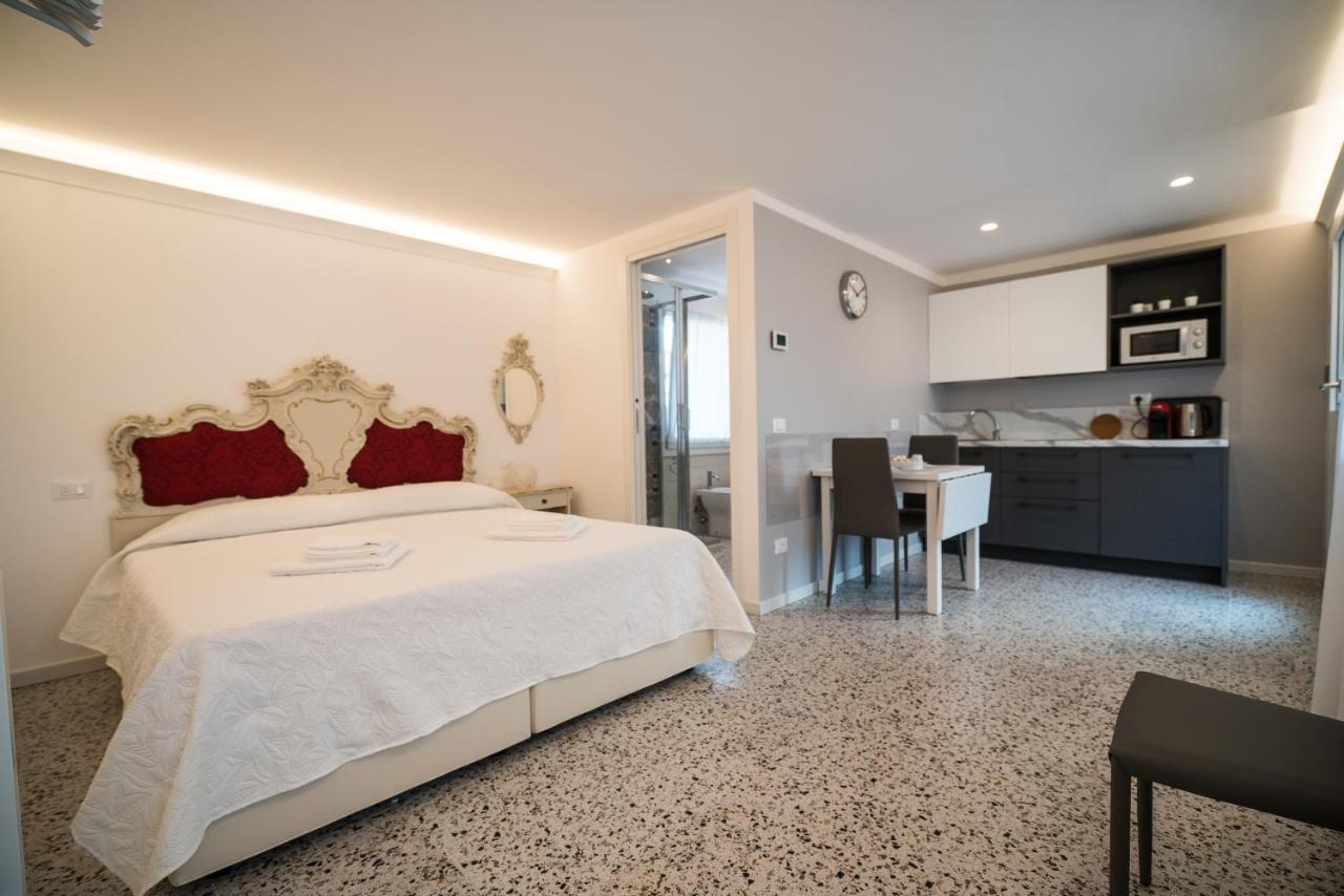 Venetian Roof View Apartment