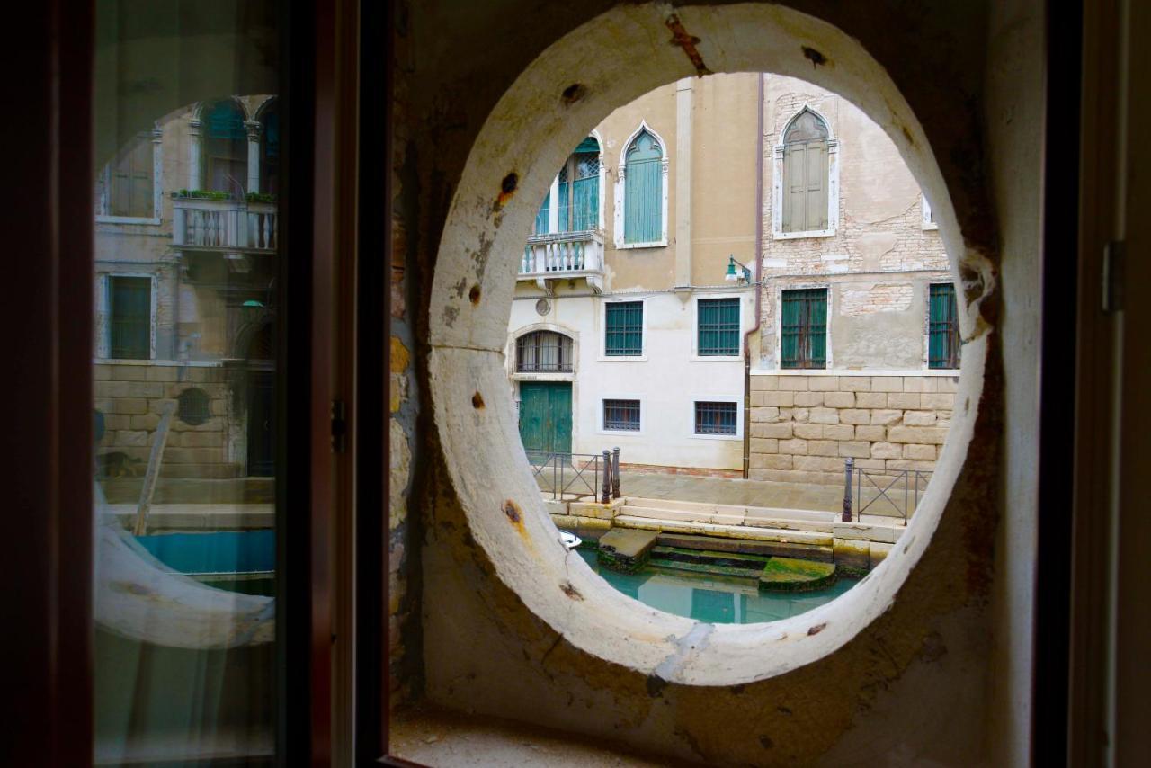 Al Mascaron Ridente Venice