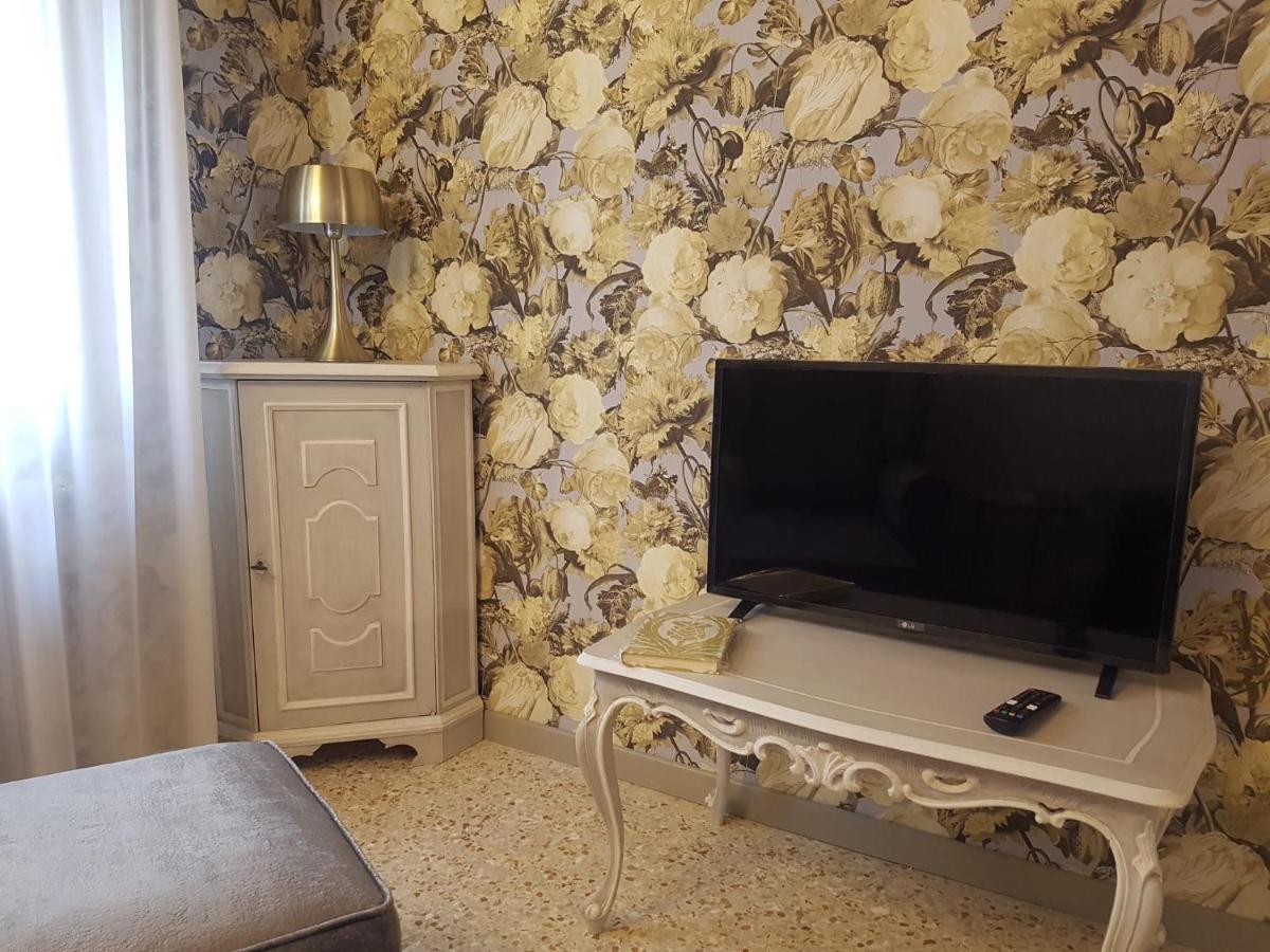 Ca' Cappello 2 With Canal View Apartment Venice