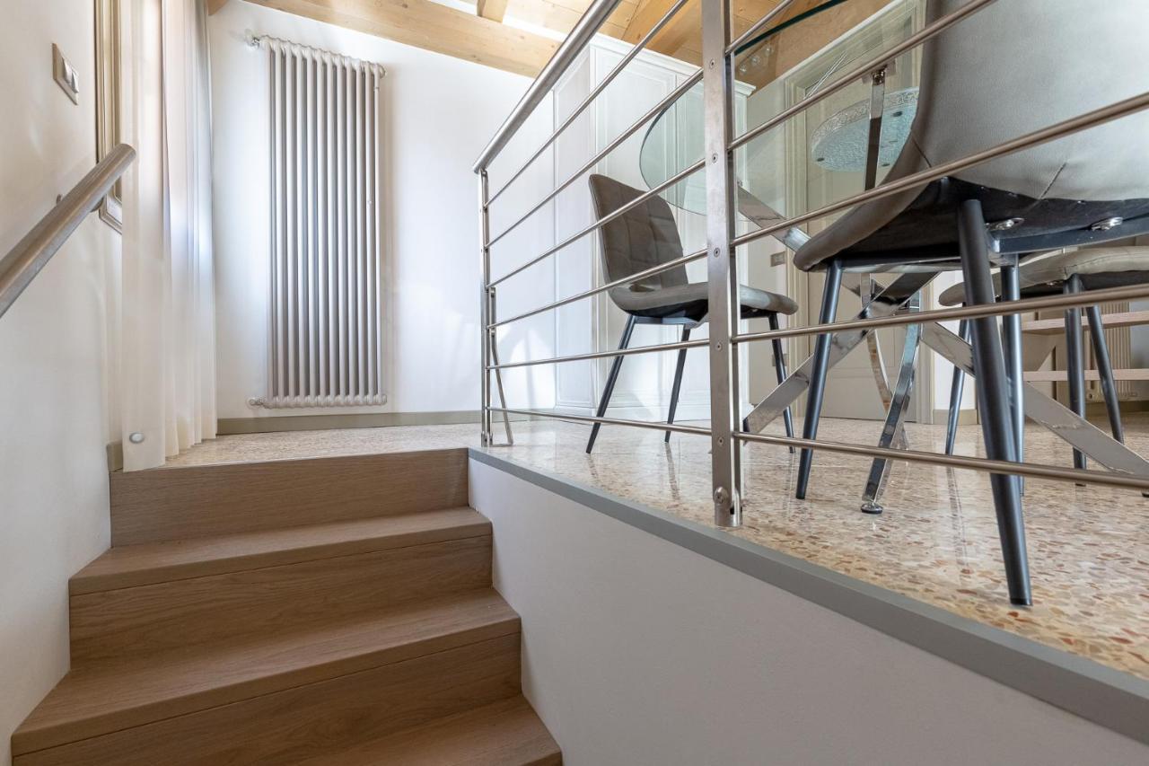 Ca' Cappello 2 With Canal View Apartment *