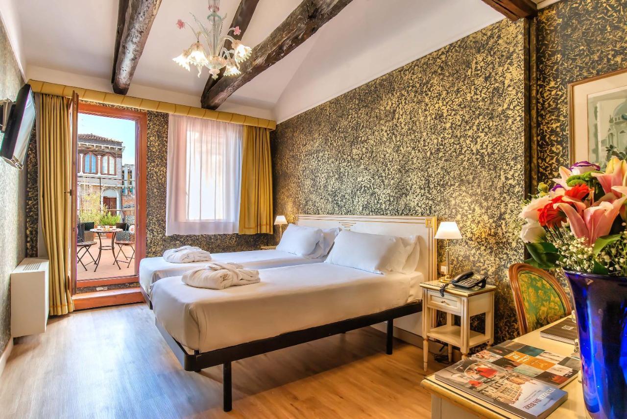 Hotel La Fenice Et Des Artistes 3*