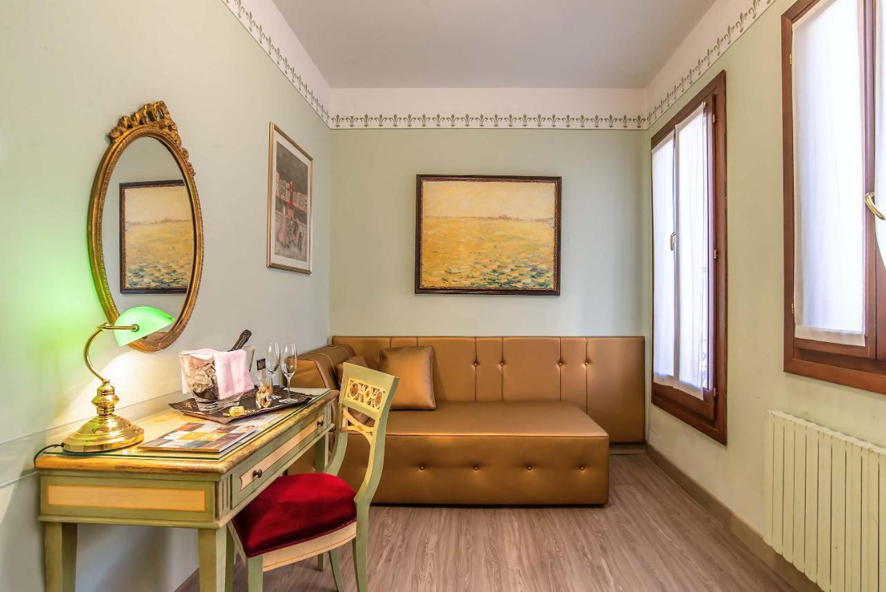 La Fenice Et Des Artistes Hotel