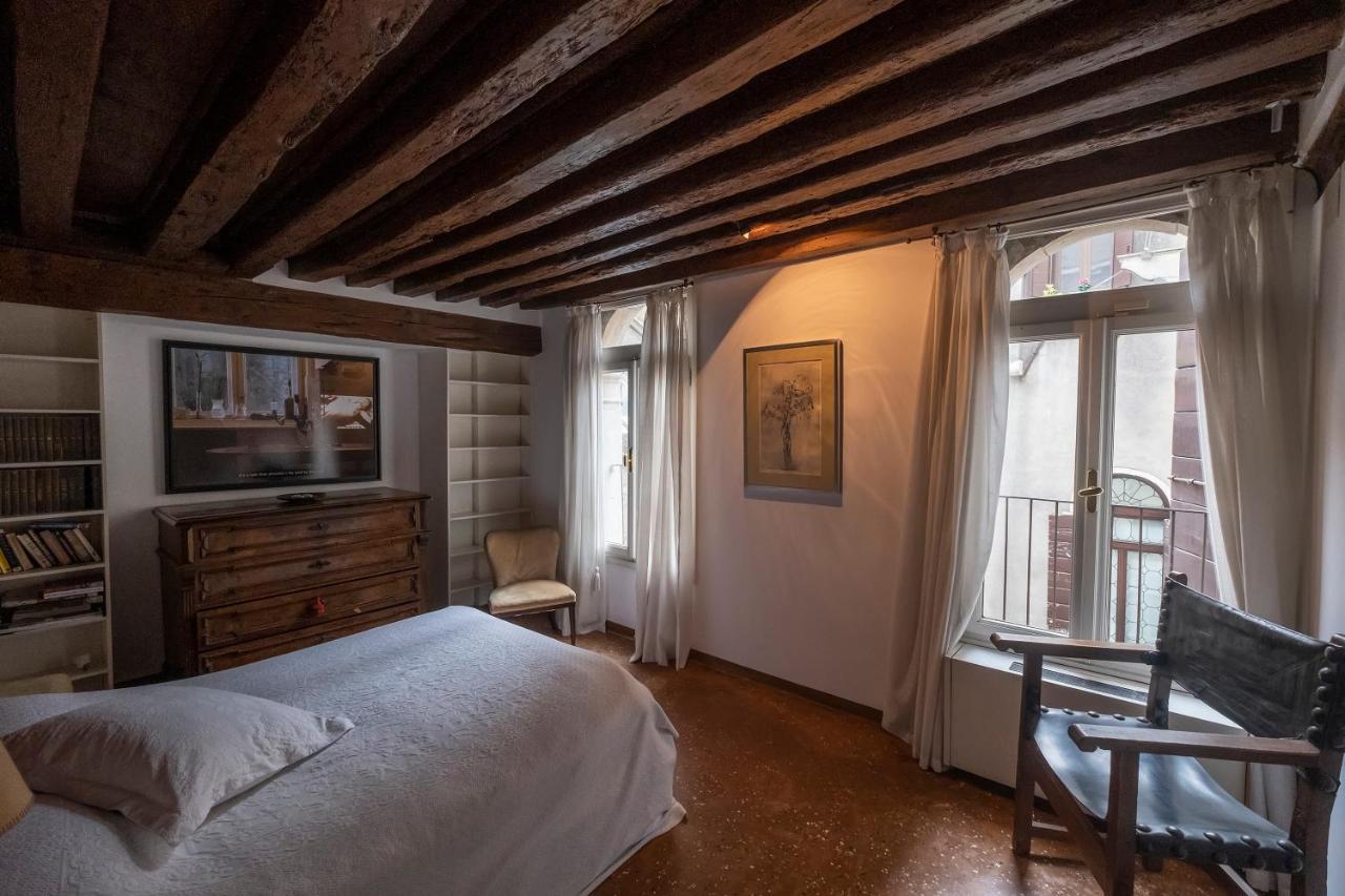 Private Room In A Gothic Palazzo Dona In The Center Of Venice Homestay Venice
