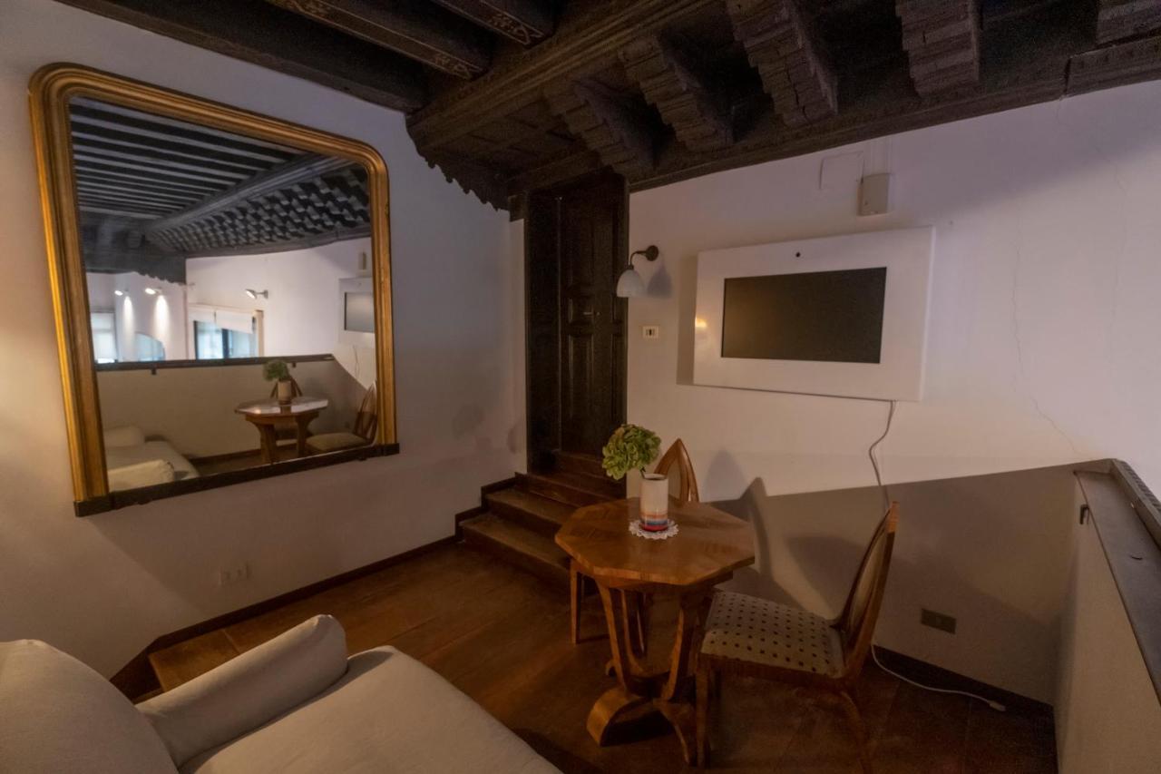 Private Room In A Gothic Palazzo Dona In The Center Of Venice *