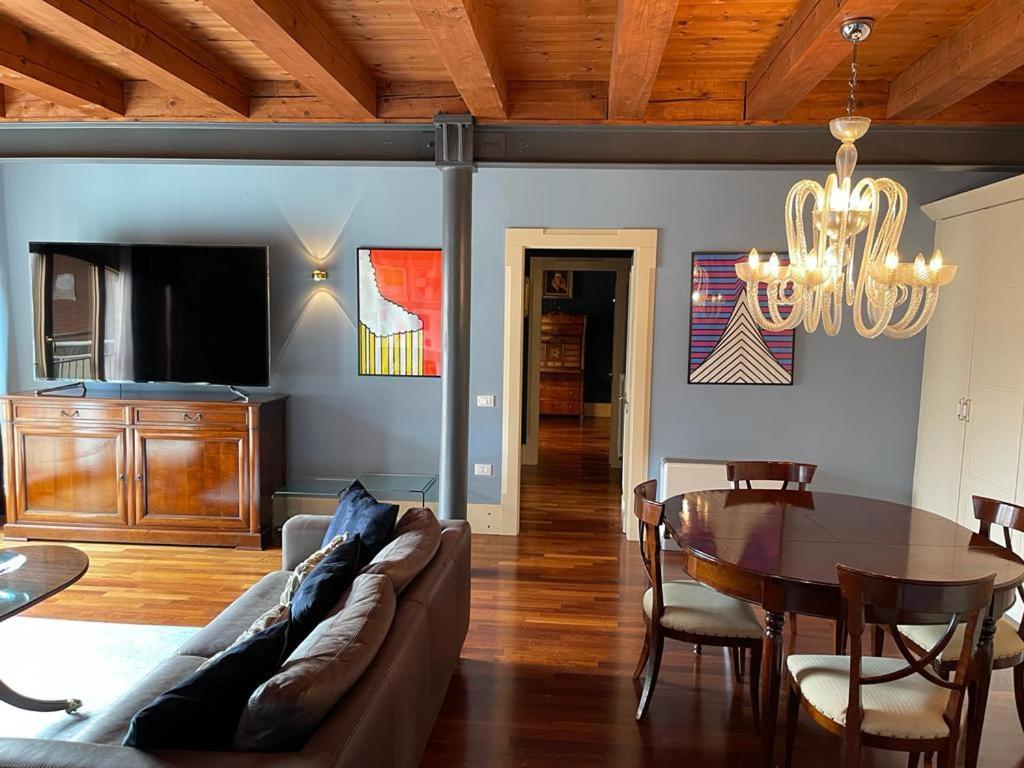 The Penthouse And Rooftop-terrace At Molino Stucky Apartment