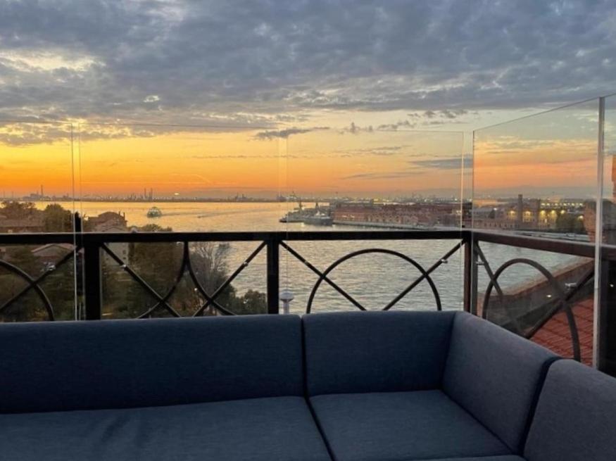 The Penthouse And Rooftop-terrace At Molino Stucky * Venice
